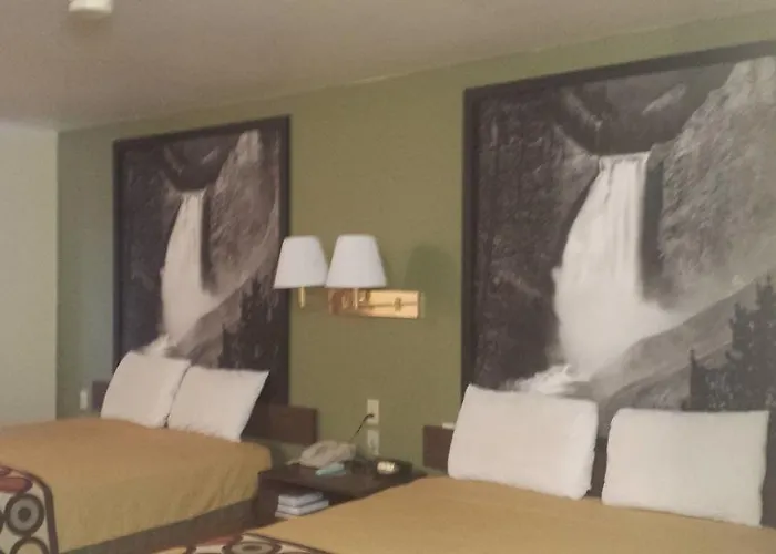 Super 8 By Wyndham Wyoming Motel