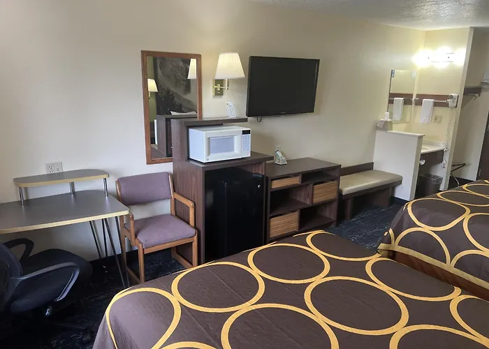 Super 8 By Wyndham Wyoming Motel 2*